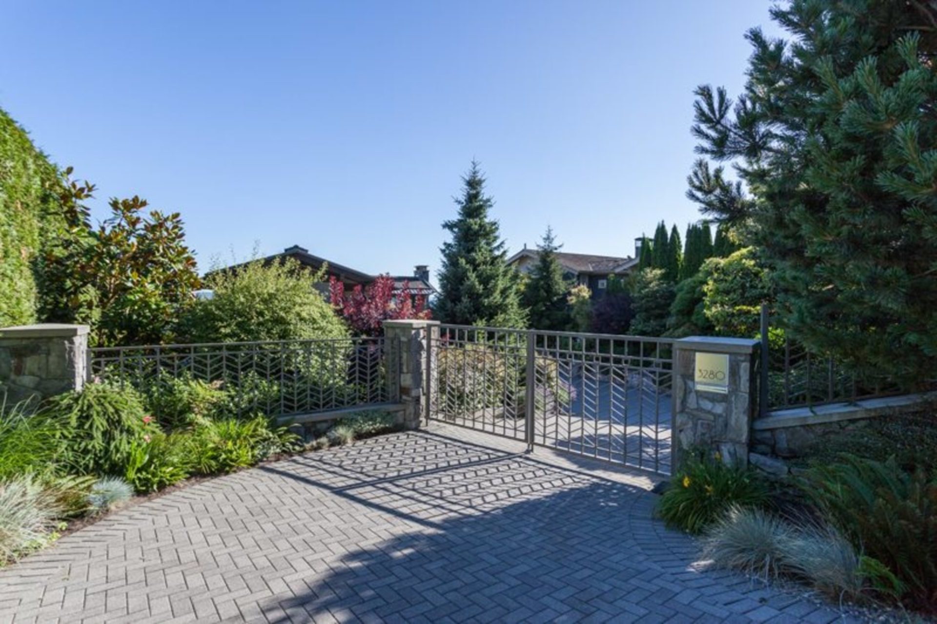 3280 Thompson Crescent